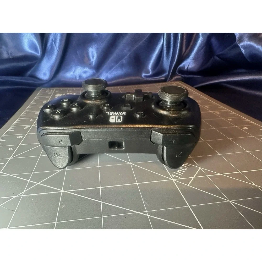 Nintendo Switch Wireless Pro Controller Black 1511370–01 (no Charger) Tested - Picture 4 of 8